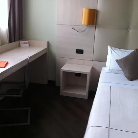 Acca Palace - Aa Милан